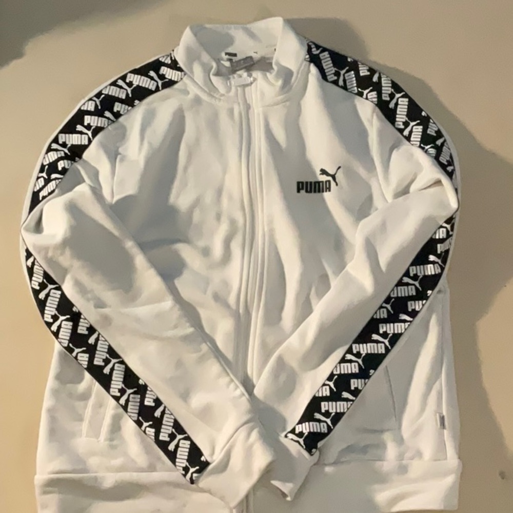 Girls zip up